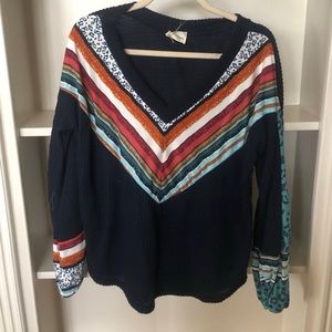 Blue thermal top with pattern